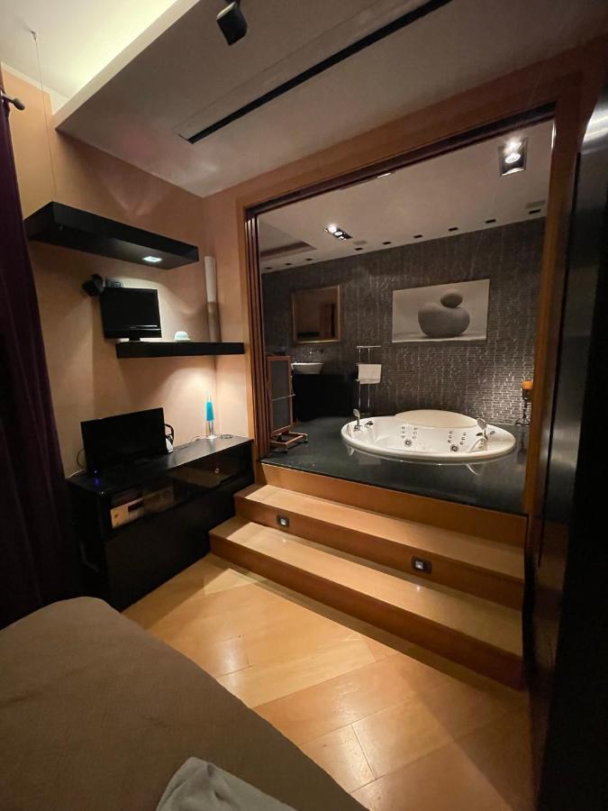 ボローニャAttico Con Vista Spettacolare E Jacuzziアパートメント エクステリア 写真