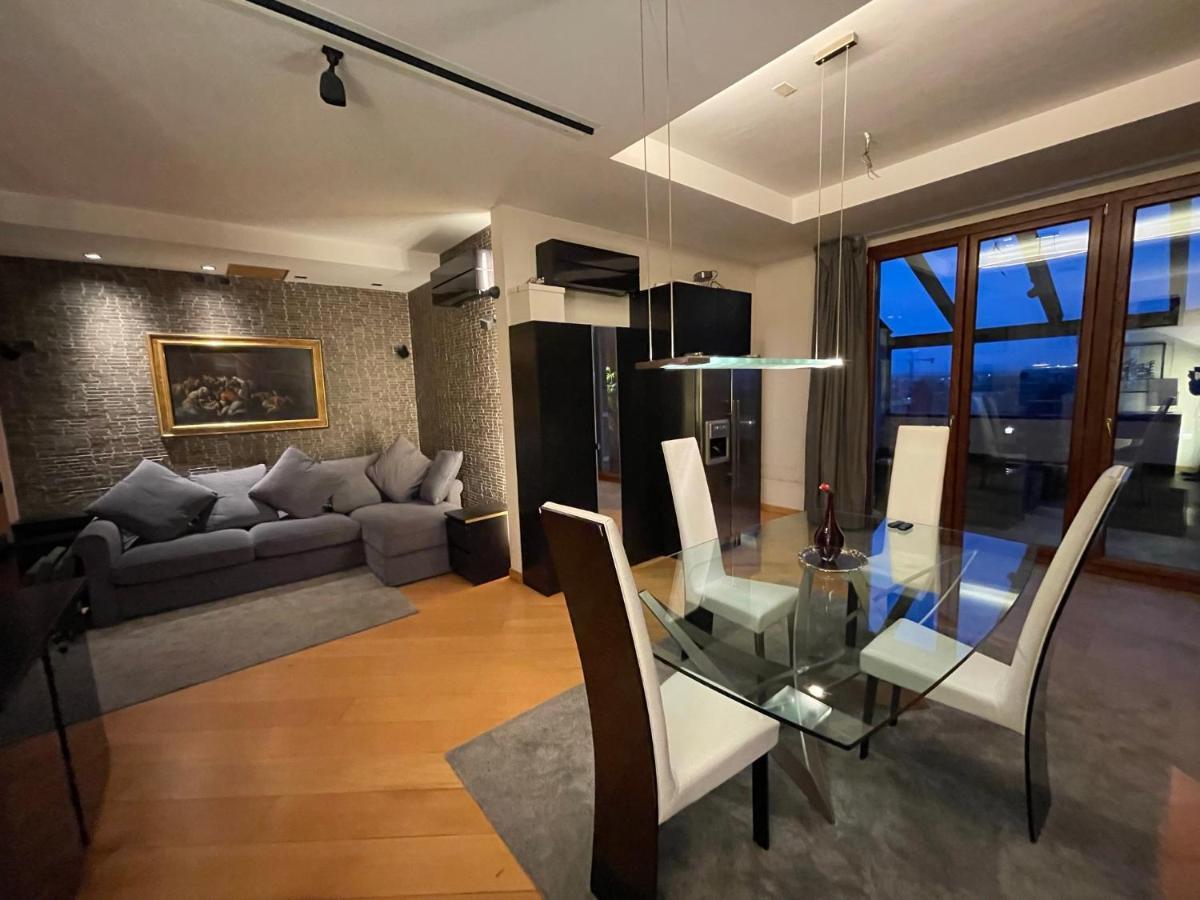 ボローニャAttico Con Vista Spettacolare E Jacuzziアパートメント エクステリア 写真