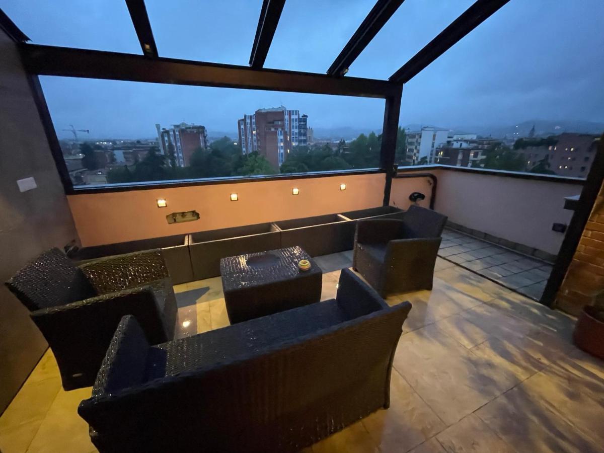 ボローニャAttico Con Vista Spettacolare E Jacuzziアパートメント エクステリア 写真