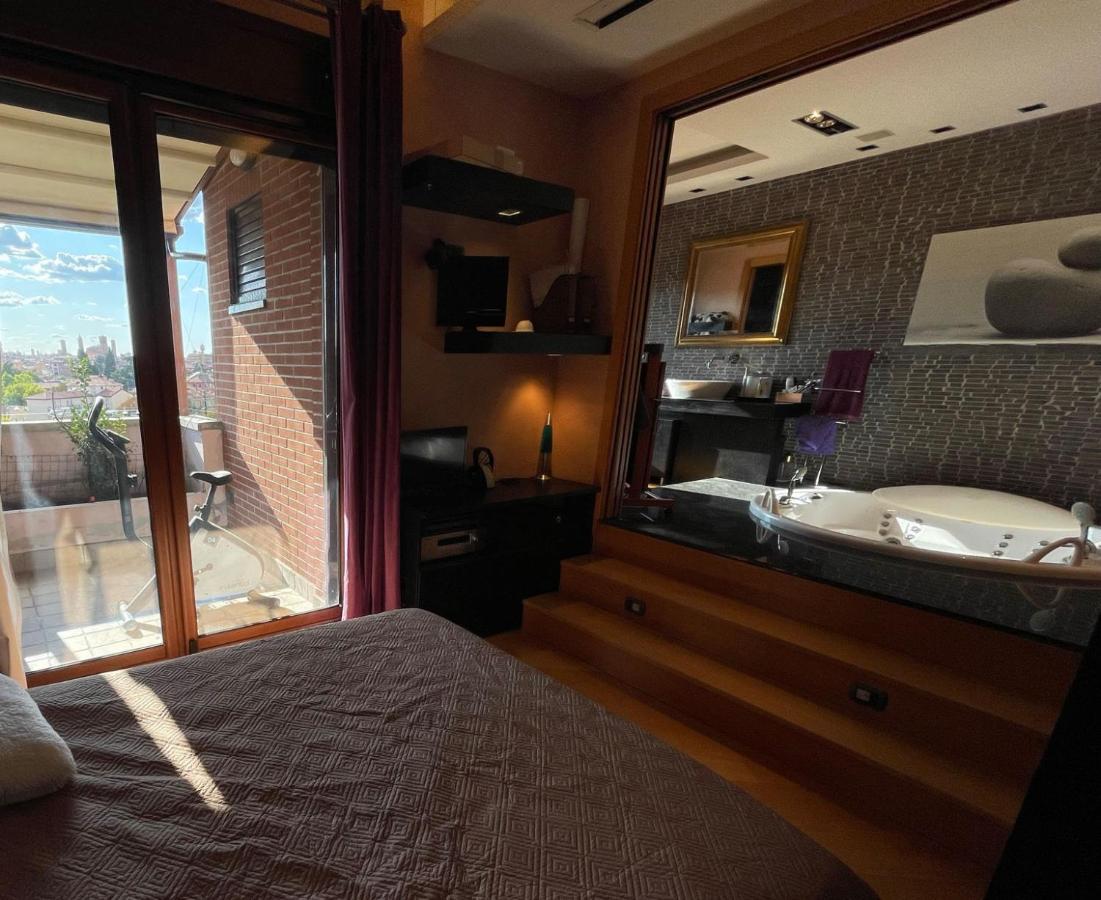 ボローニャAttico Con Vista Spettacolare E Jacuzziアパートメント エクステリア 写真