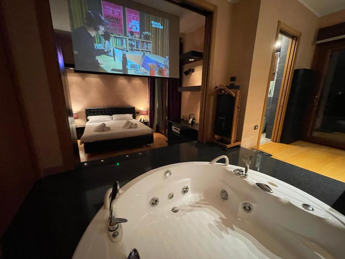 ボローニャAttico Con Vista Spettacolare E Jacuzziアパートメント エクステリア 写真